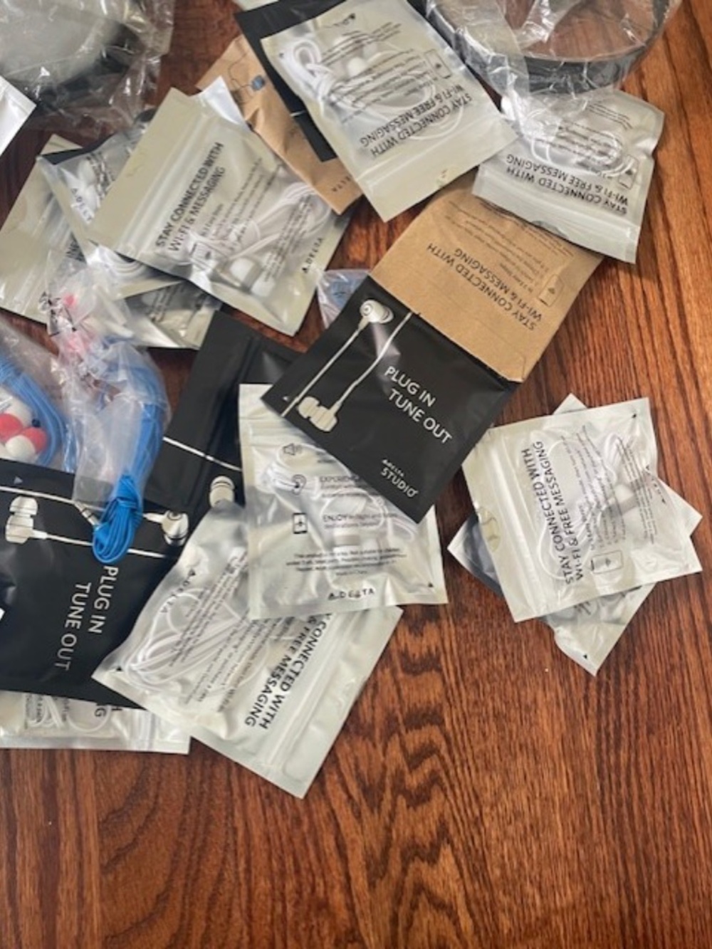 Airline Earbuds Headphones Lot 57 Delta Air France Bulk Travel Mix New - Picture 7 of 7